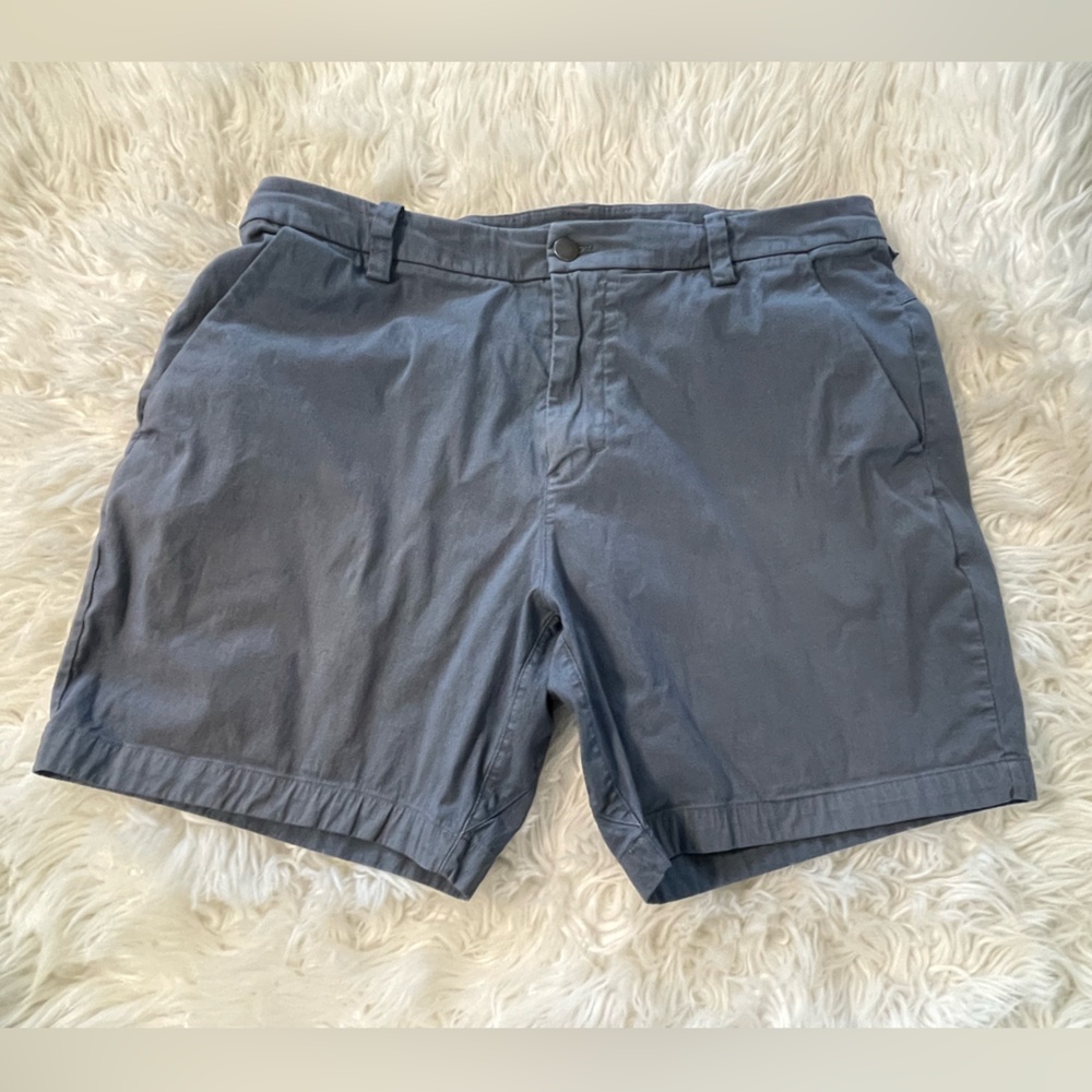 Lululemon Men’s Commission Short 7”. Style: LM7AH6S
Size 34